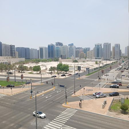 Single Room Near "World Trade Centre&Beach" Abudhabi Abu Dhabi Buitenkant foto